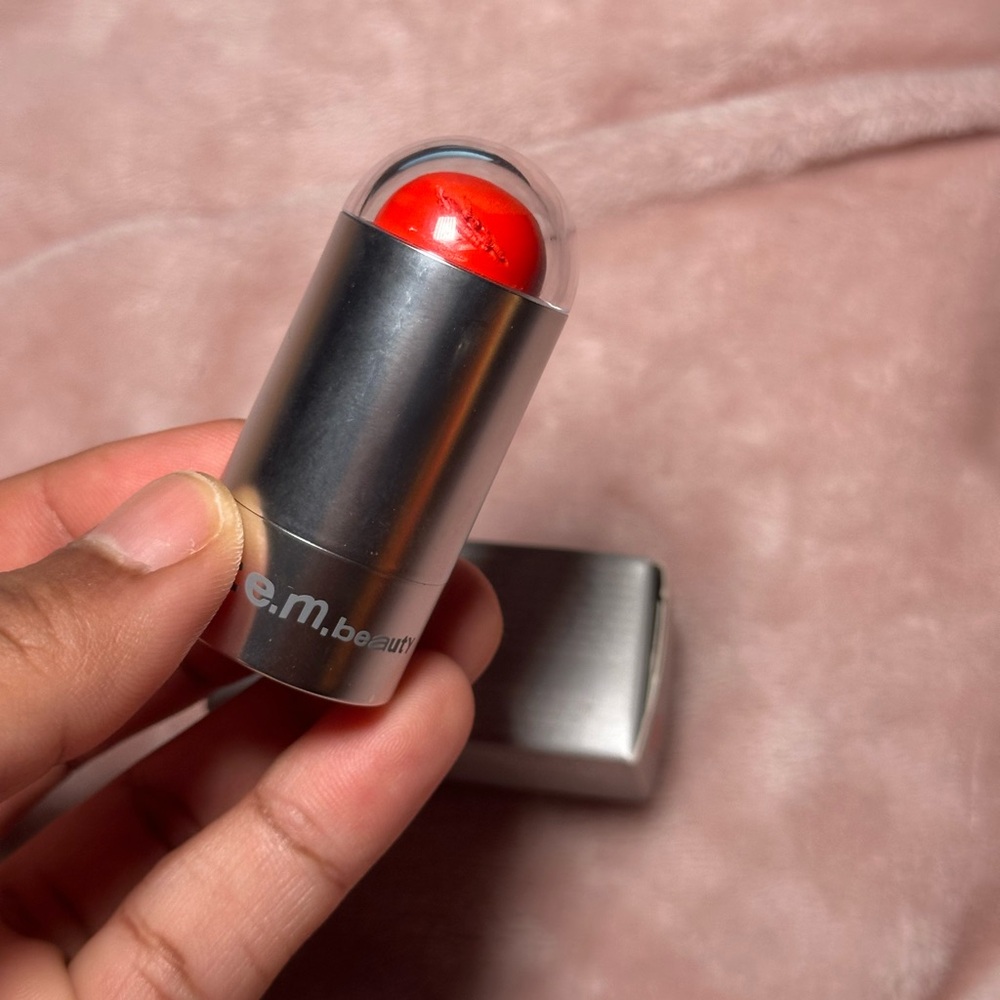 R.E.M. Beauty Eclipse Cheek and Lip Stick in ‘Leading Lady’